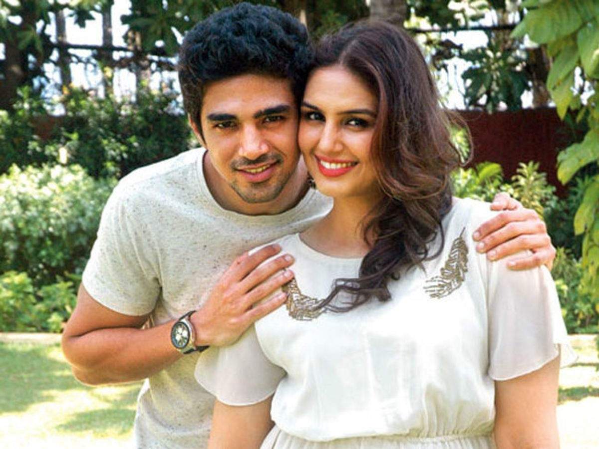 Photo: Huma Qureshi and Saqib Saleem team up with their father as they prank their mother on a video call | Hindi Movie News - Times of India