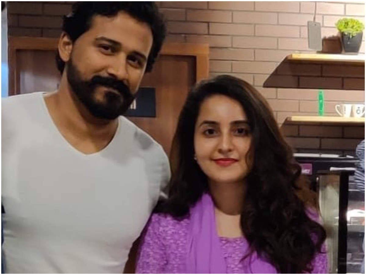 Bhama shares a lovely picture with her hubby Arun | Malayalam ...