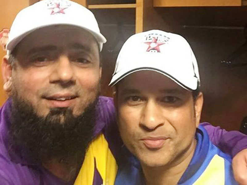 Saqlain Mushtaq and Sachin Tendulkar. (Twitter Photo)