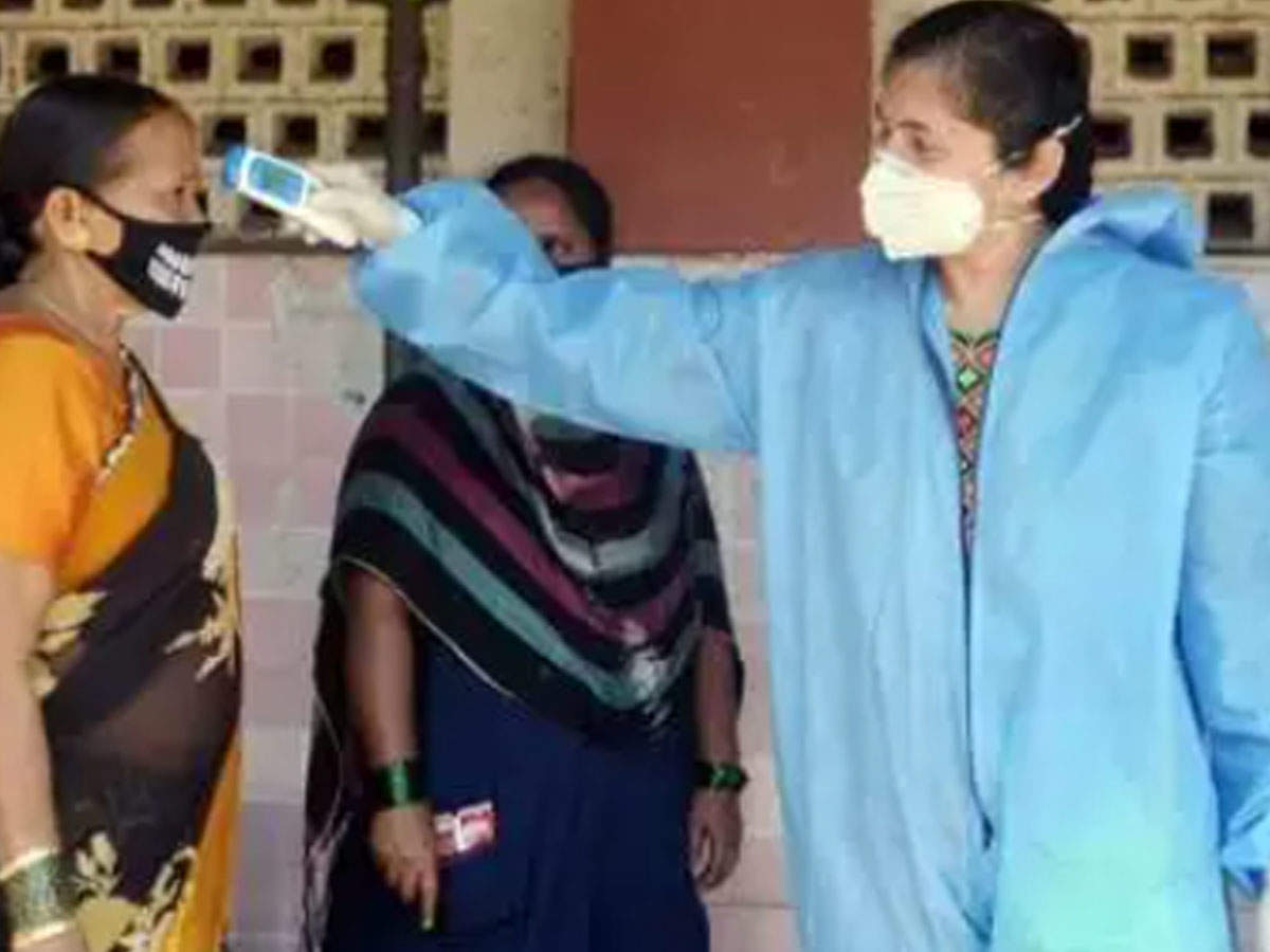 Health worker screens a woman in Mumbai's Dharavi area