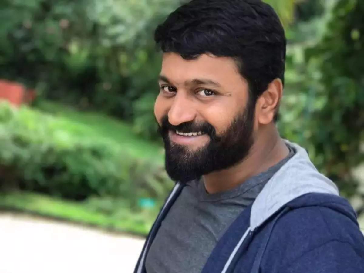 Rishab Shetty to play the lead in ' Harikathe Alla Giri Kathe', shooting to  begin after the lockdown is lifted | Kannada Movie News - Times of India