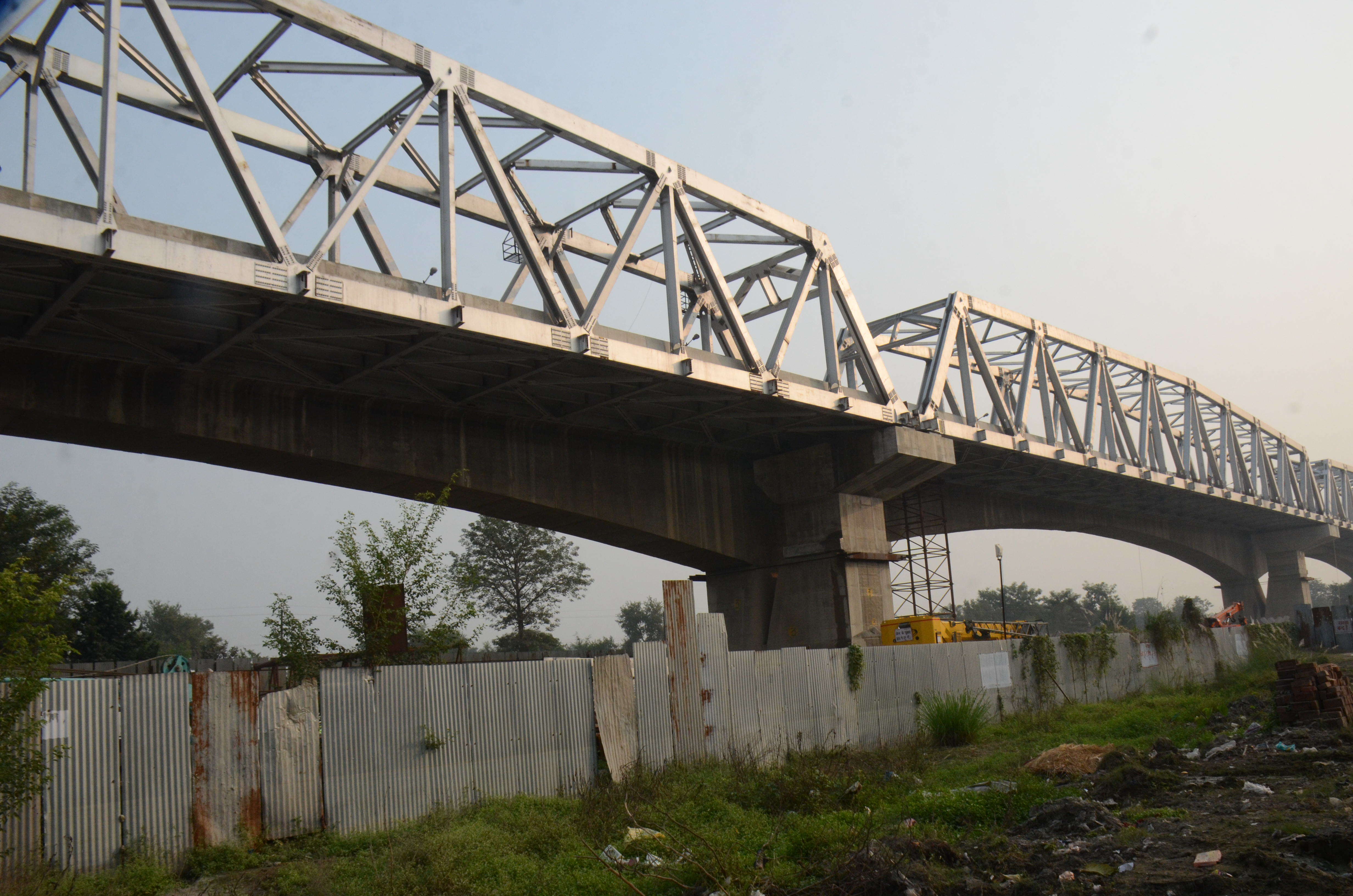 The western flank of the bridge is being rehabilitated in the first stage starting February 2017.