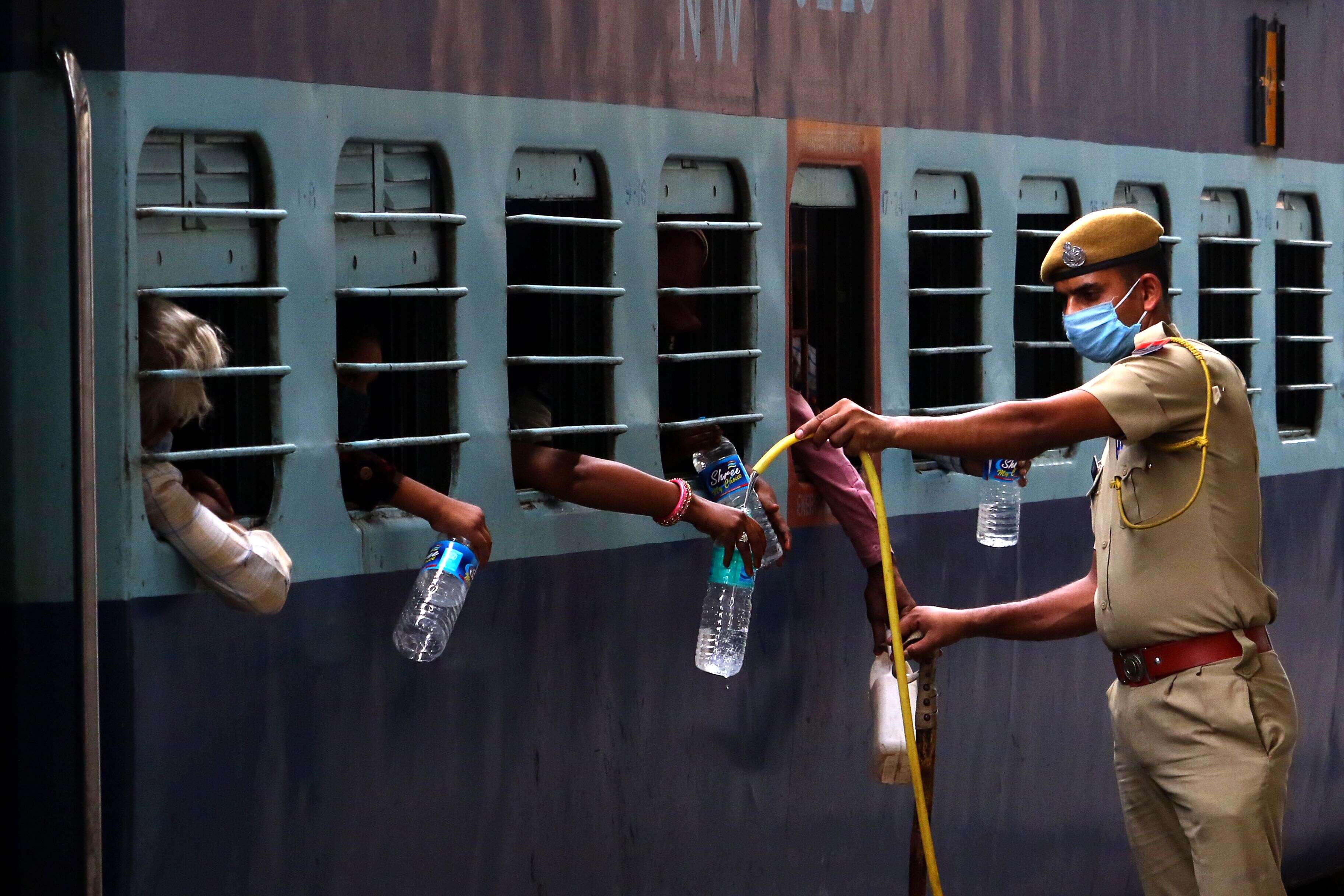 Live: Autos & cabs no longer barred in red zones