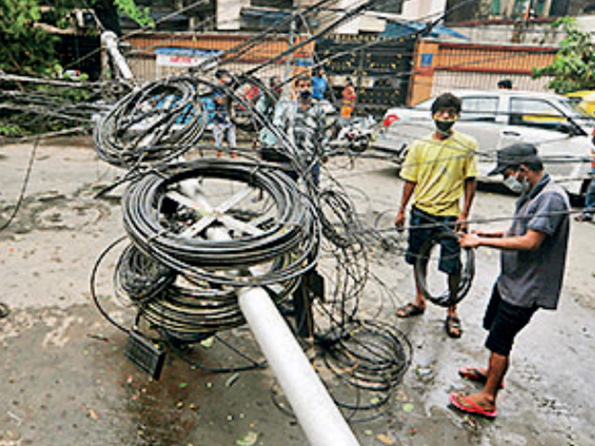 Power cuts for long hours were blamed for the zero cellular link, data disruption and other communication losses during and after the cyclone, say service providers and telecom infrastructure experts