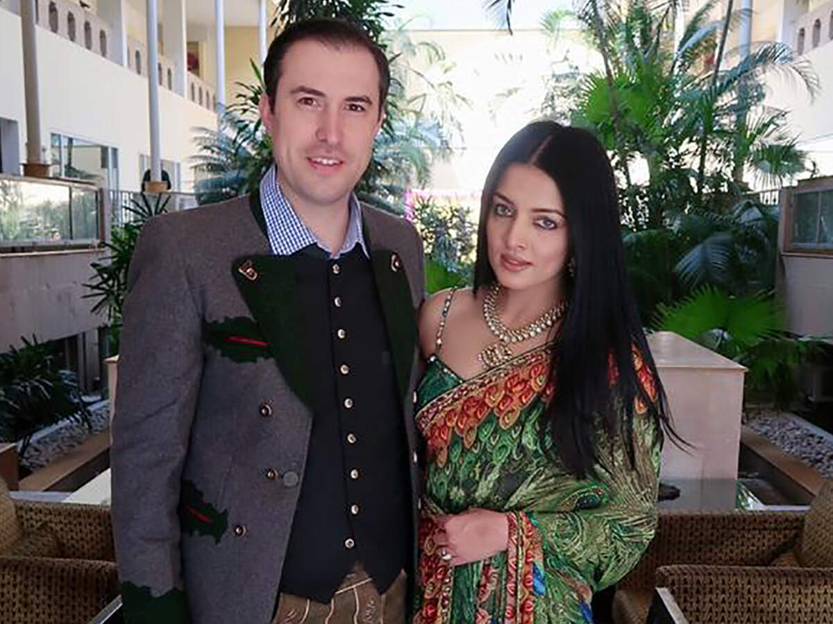 My Lakhnawi upbringing played a very important role in my becoming an  actor: Celina Jaitly Haag | Hindi Movie News - Times of India