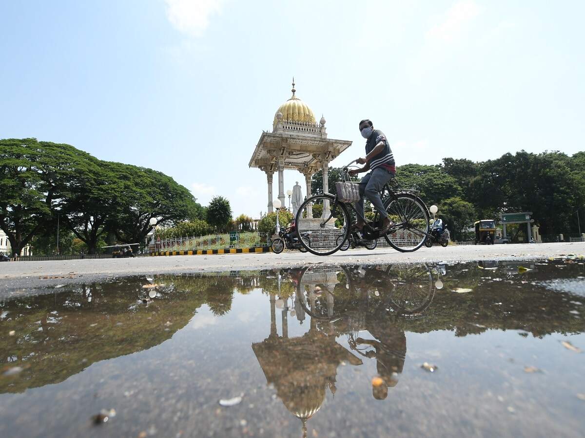 Covid live: Middlemen exploited migrants over rail fare, SC says
