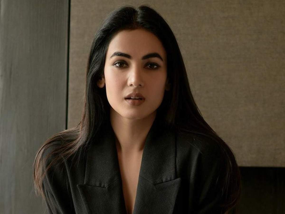 Sonal Chauhan: Sonal Chauhan tells you all about the plough pose in THIS  post | Hindi Movie News - Times of India