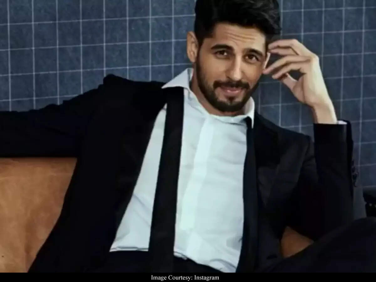 Sidharth Malhotra starrer 'Thadam' will NOT be shot in Delhi? | Hindi Movie  News - Times of India