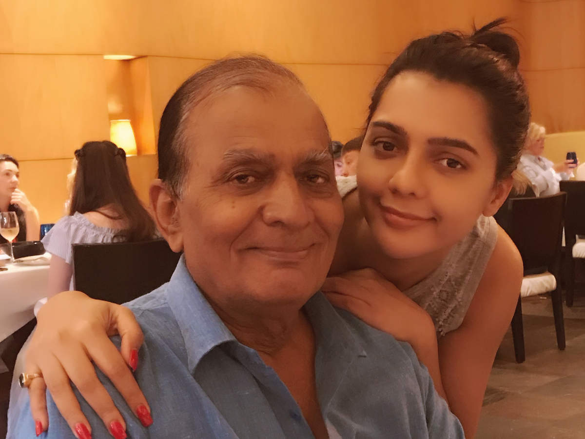 Actress Ruhi Singh: I made my dad join Instagram so that he can ...