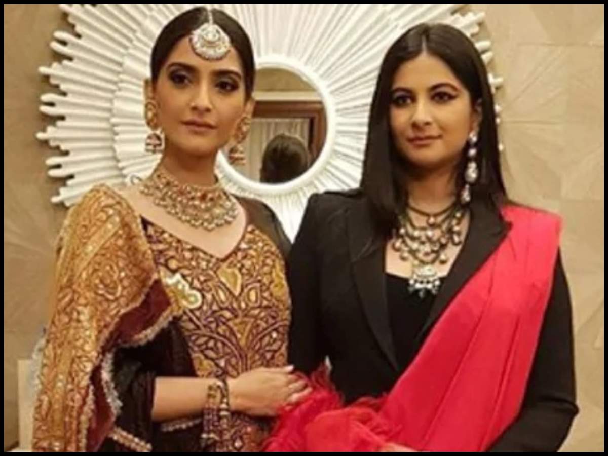 Sonam Kapoor lashes out at Instagram for not pulling down the death threats  her sister Rhea Kapoor received | Hindi Movie News - Times of India