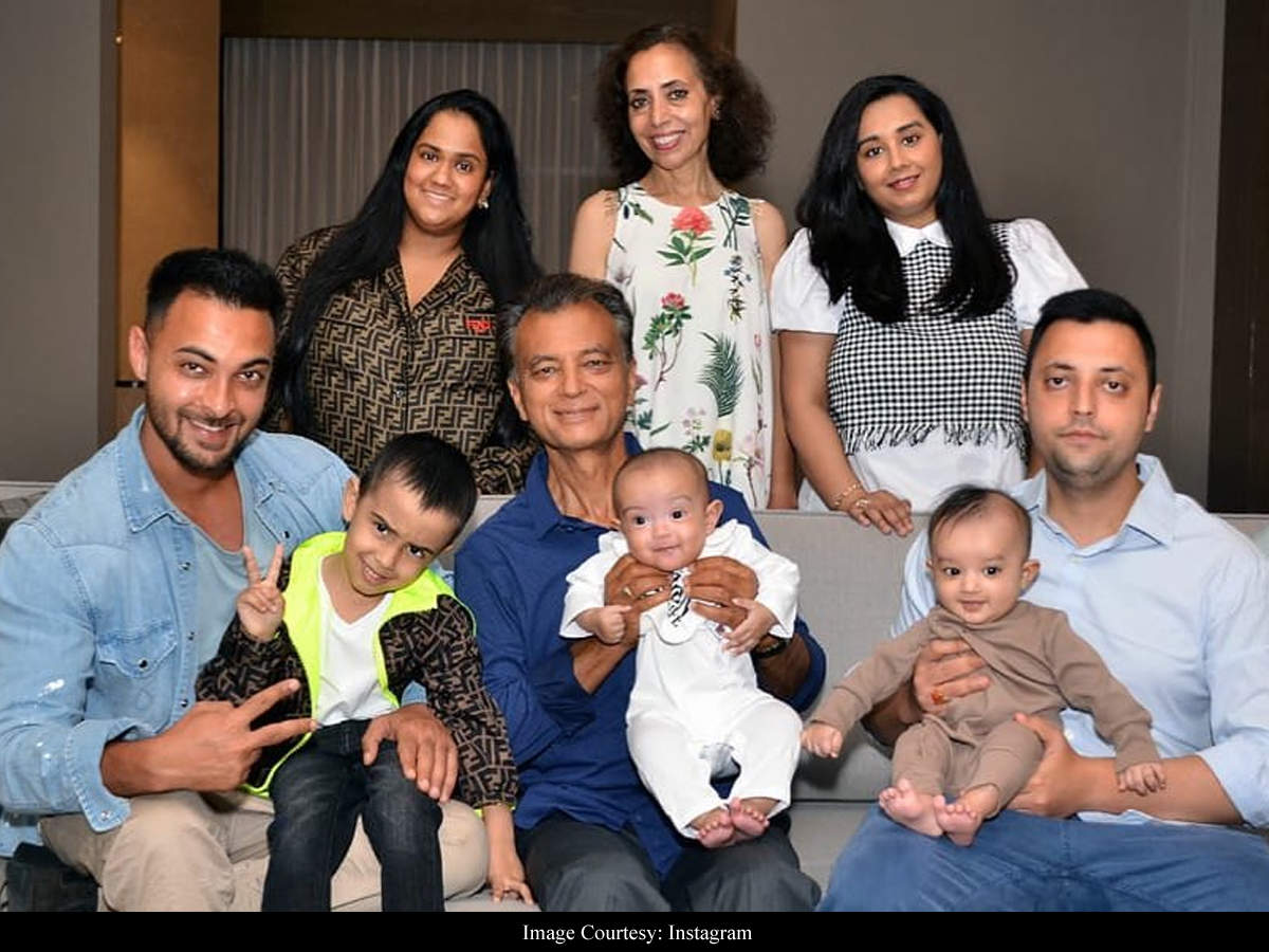 Arpita Khan Sharma shares an adorable family portrait celebrating