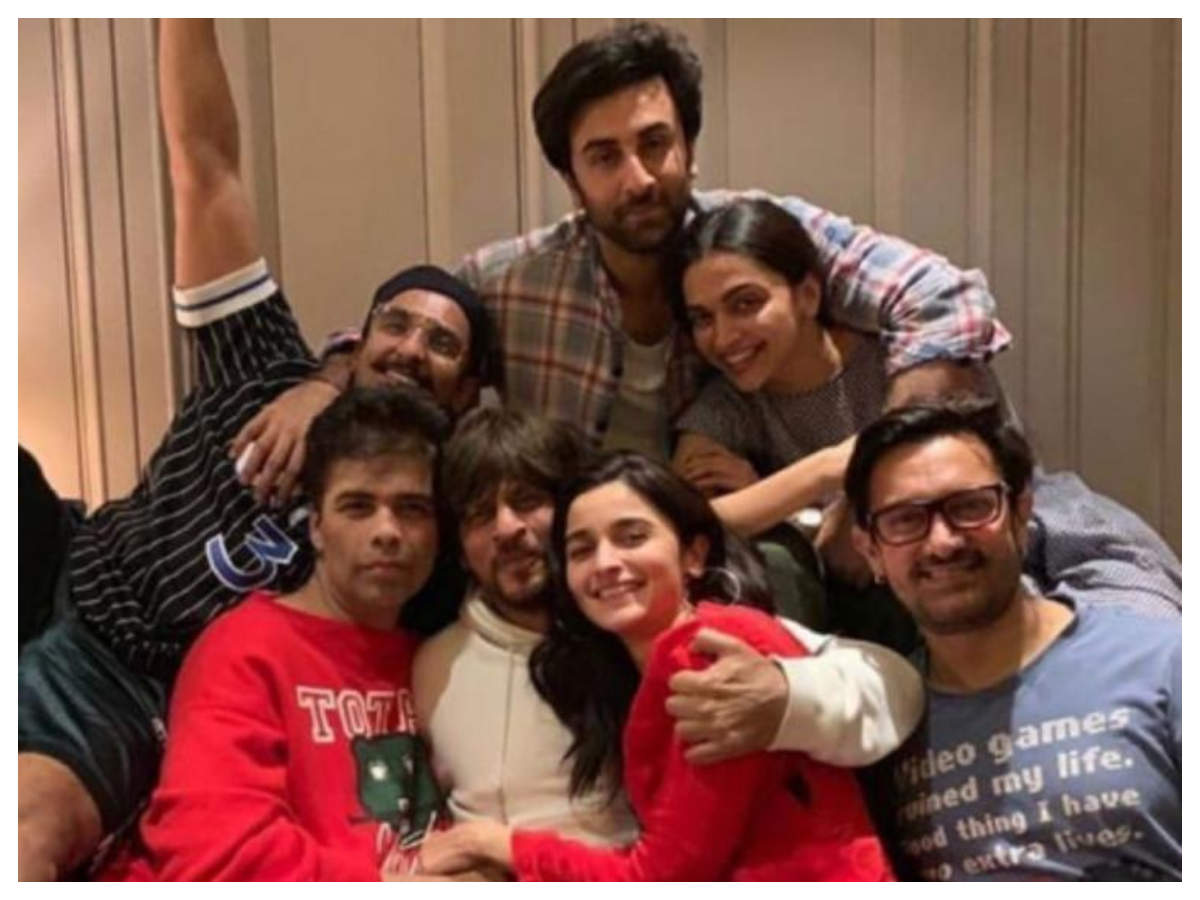 Throwback: When Shah Rukh Khan, Alia Bhatt, Ranbir Kapoor, Aamir Khan and  others came together for an epic picture | Hindi Movie News - Times of India