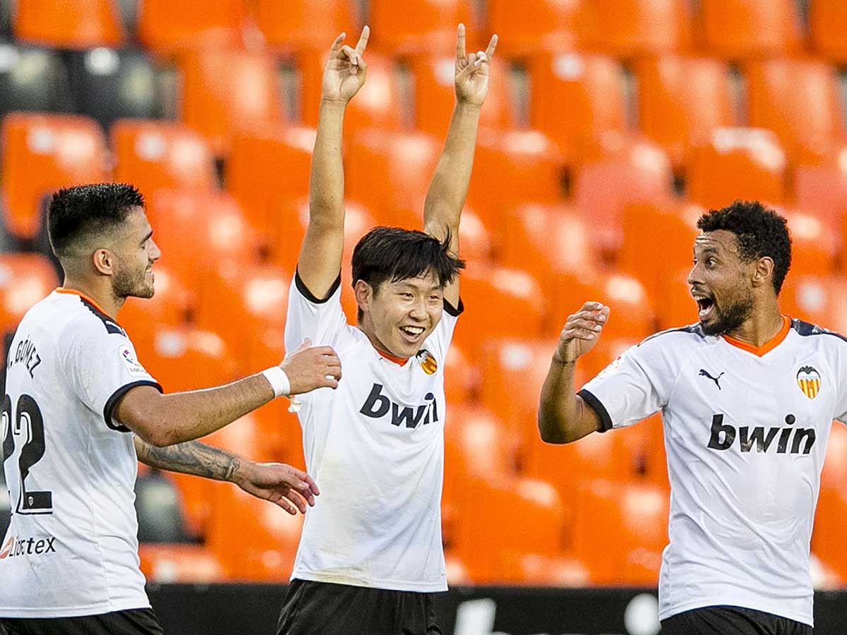 Valencia's Lee Kang-in, centre, celebrates after scoring a goal (Twitter Photo / @valenciacf_en)