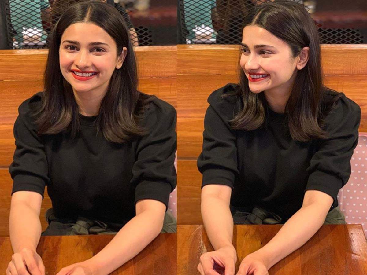 Prachi Desai gives a piece of relationship advice on Instagram but her adorable photos steal the limelight! | Hindi Movie News - Times of India