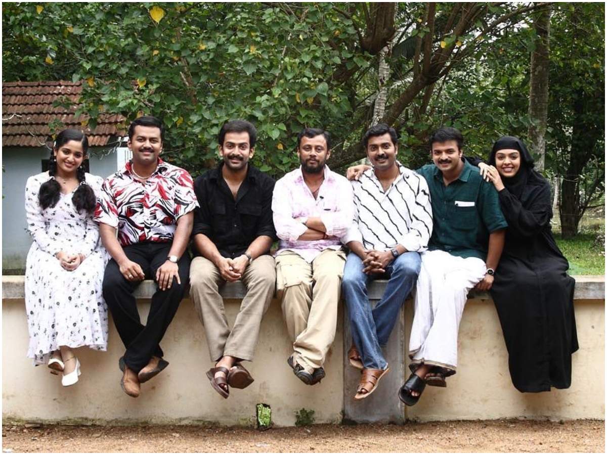 When 'Classmates' actors posed for a picture with director Lal Jose | Malayalam Movie News - Times of India