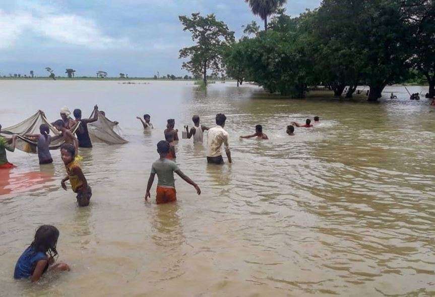 Villagers in a flood affected area in Gopalganj district of Bihar (PTI photo)