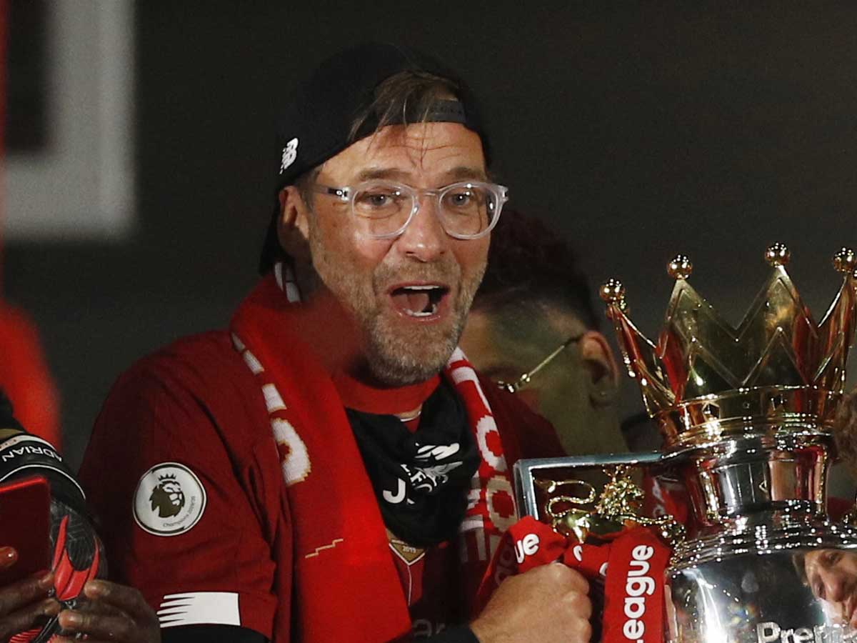 Liverpool manager Jurgen Klopp celebrating with the Premier League trophy (Reuters Photo)