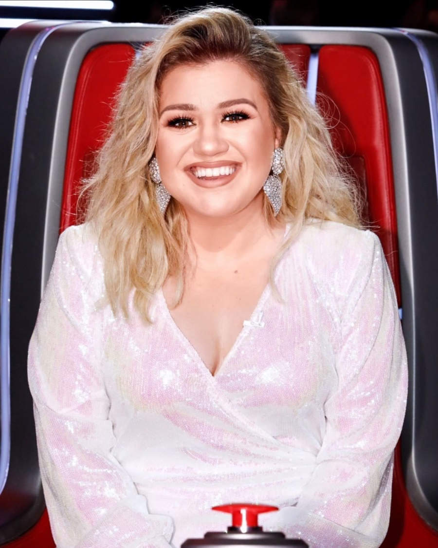 Kelly Clarkson dyes daughter's hair, ensures it's safe | English Movie News  - Times of India