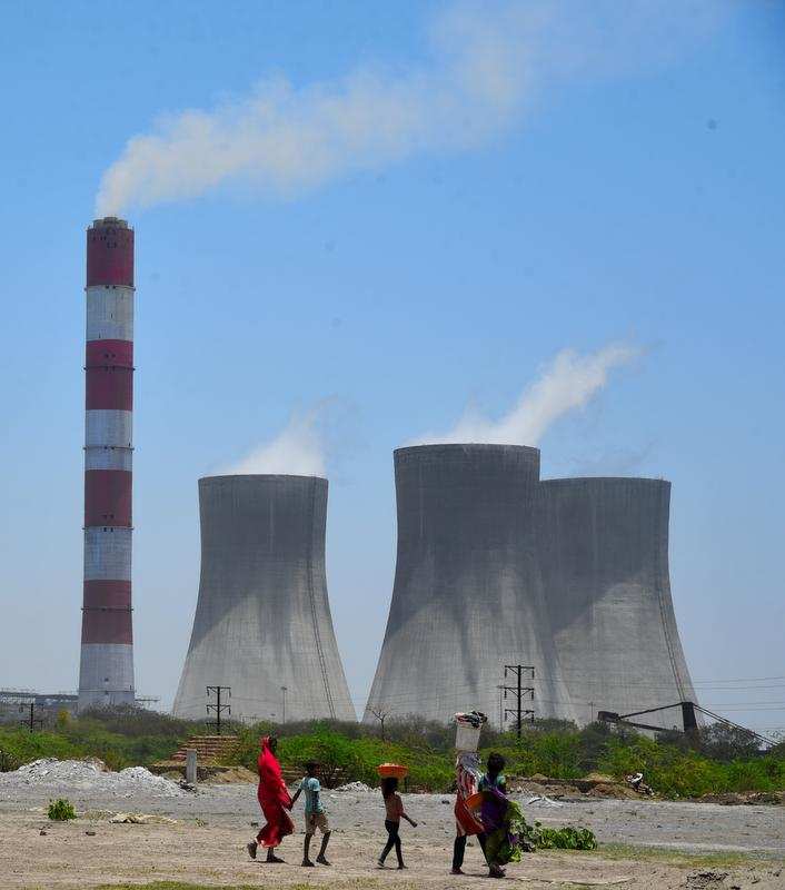 IEEFA’s new report on ‘The Curious Case of India’s Discoms’ highlighted how at 69%, coal-based capacity dominates the power generation mix of the state.