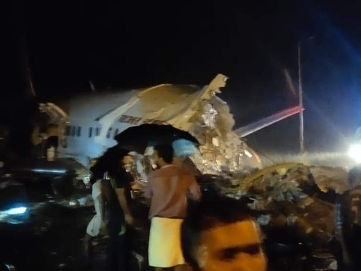 Air India Flight Crash: Air India Express flight from Dubai to Calicut  crashes on landing | India Business News - Times of India