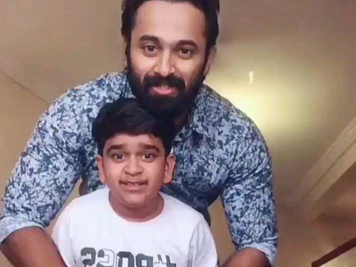 Unni Mukundan and Suraj Thalekkad recreate a comedy scene from Two Countries