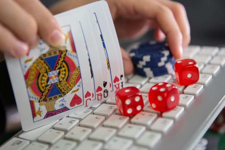 Chinese national among 4 held for Rs 1,100cr online gambling racket | India  News - Times of India
