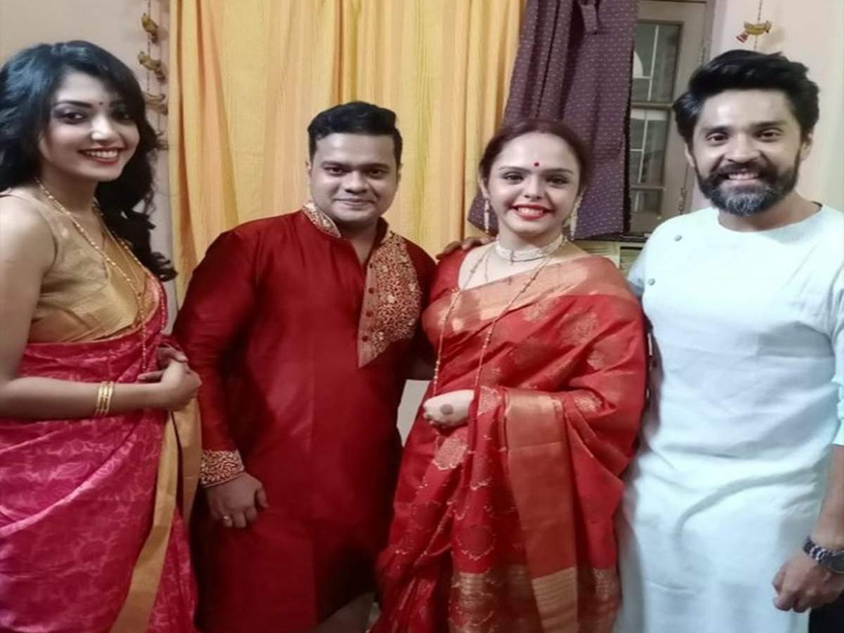 Actor Gourab Chatterjee Enjoys Sister Mou S Wedding Times Of India