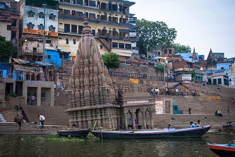 Leaning Temple of Varanasi beats the Leaning Tower of Pisa, this is how