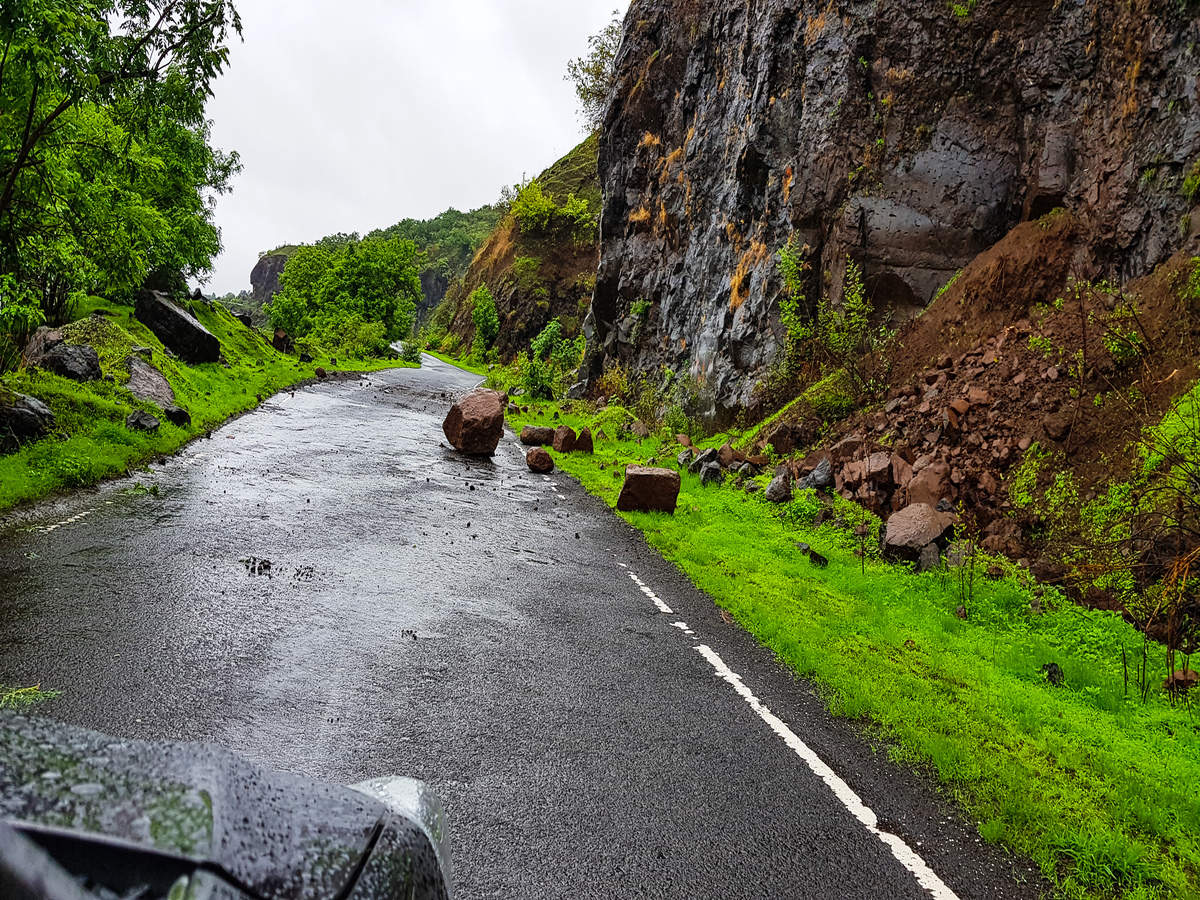 Travel advisory: Dehradun-Mussoorie Road blocked by landslide