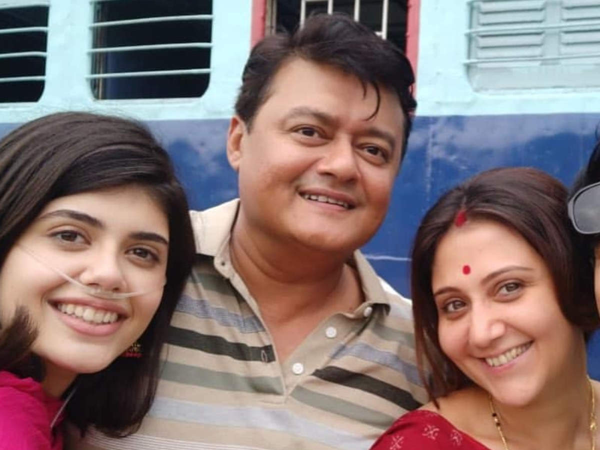 Exclusive! Saswata Chatterjee shares his experience of working with  birthday girl Sanjana Sanghi; says 'She is hard-working and eager to learn'  | Hindi Movie News - Times of India