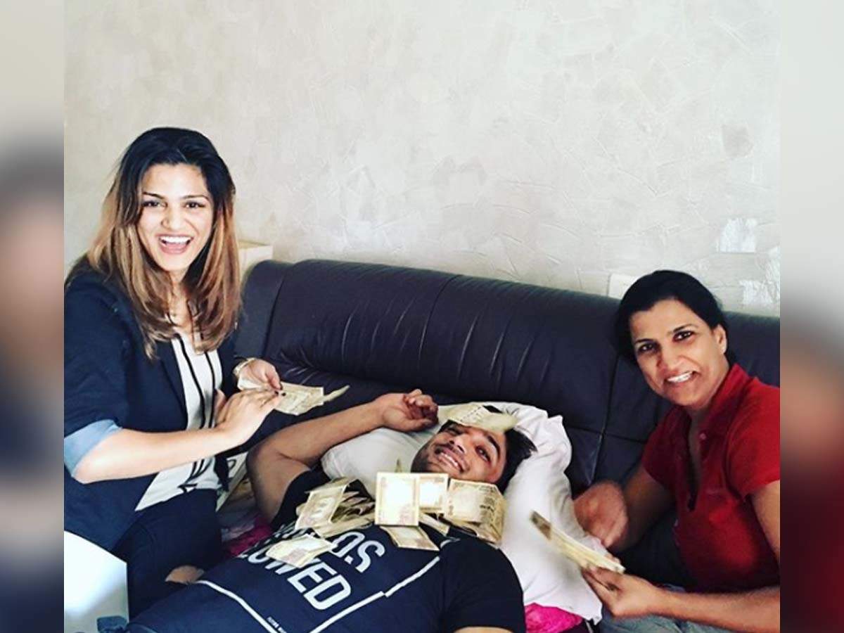 Sushant Singh Rajputs sister shares a picture with SSR; reveals