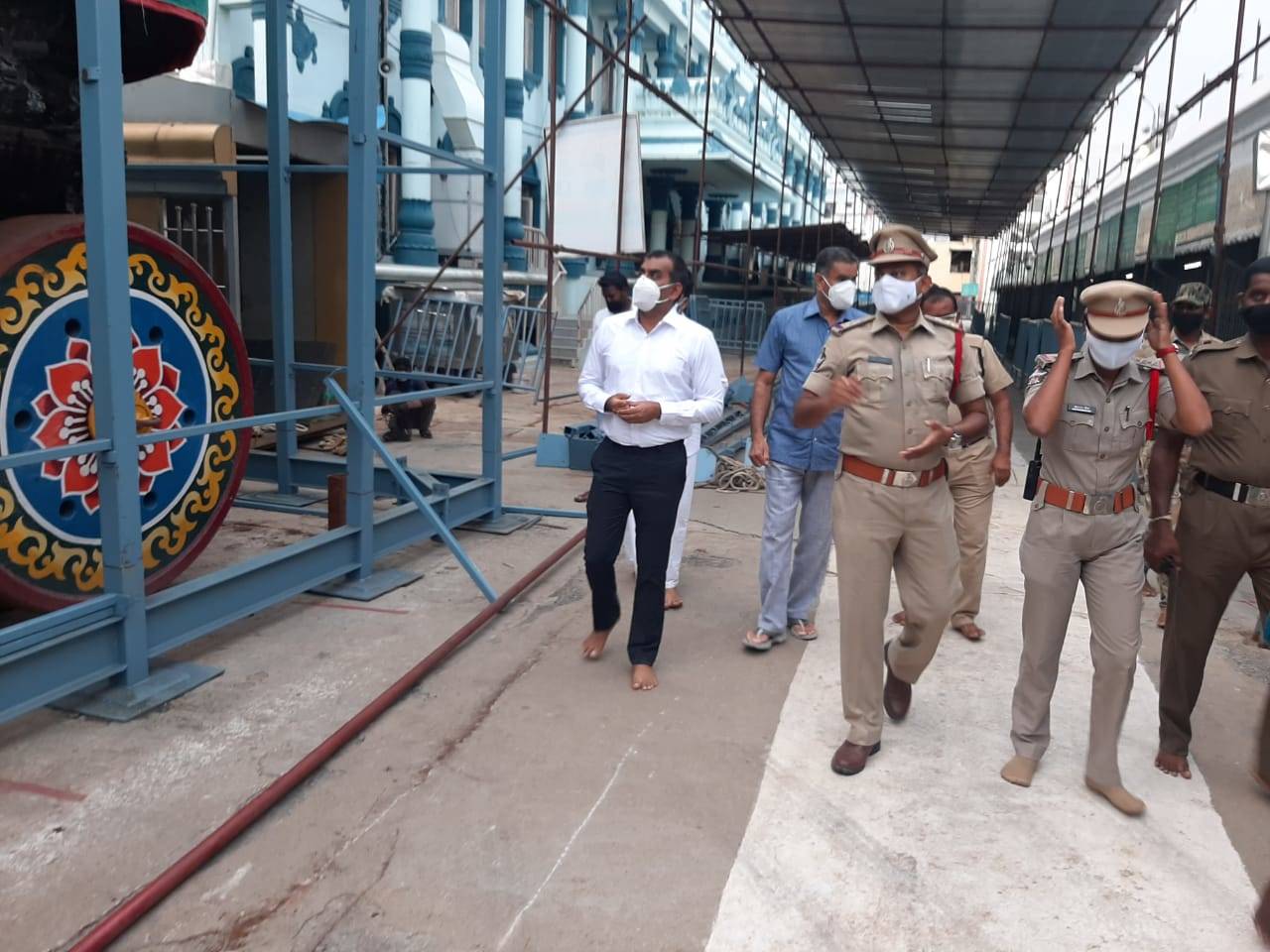 Andhra Pradesh Tirupati Sp Inspects Chariot At Tiruchanoor Temple Vijayawada News Times Of India