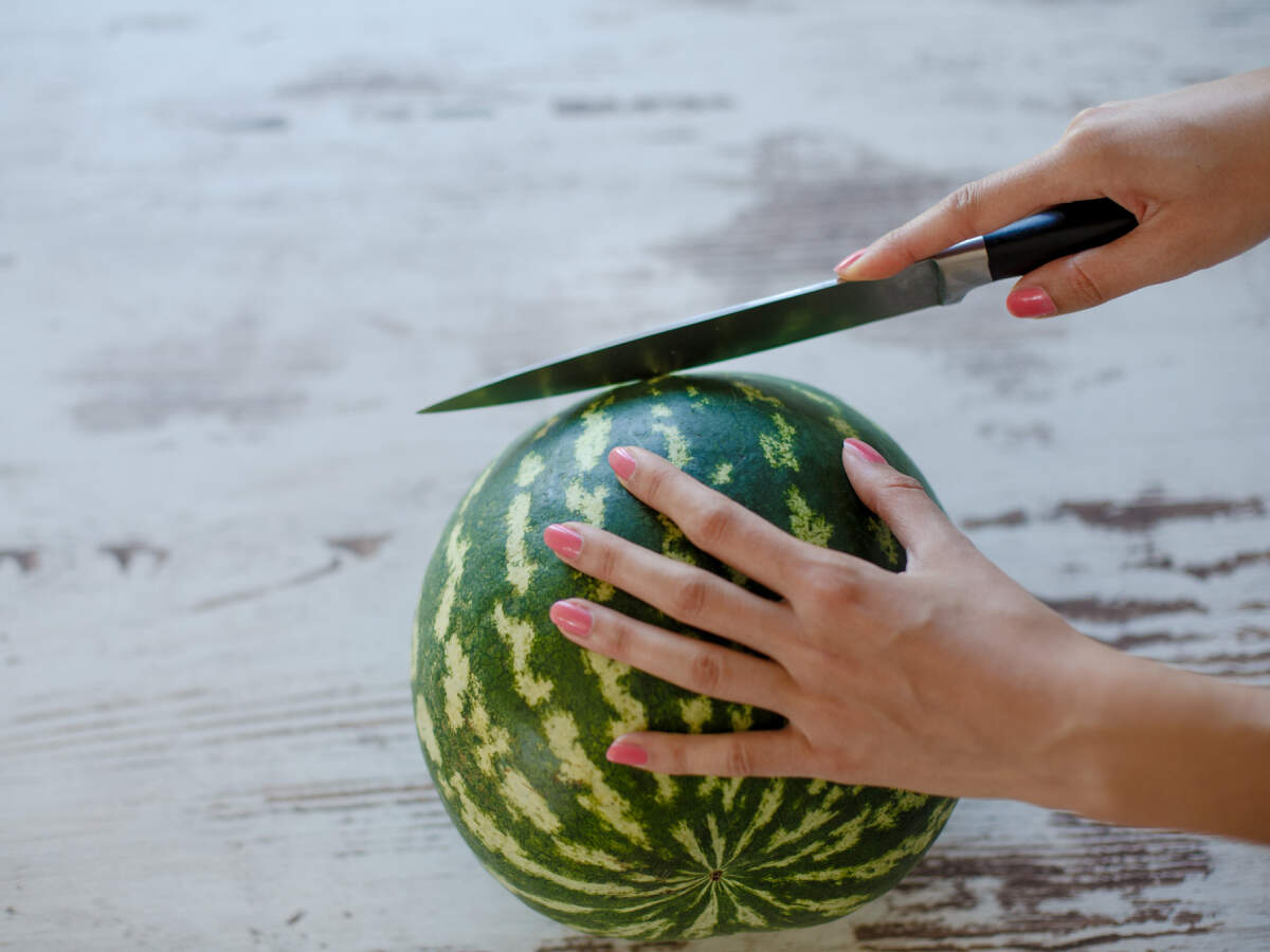 How to slice a watermelon quickly