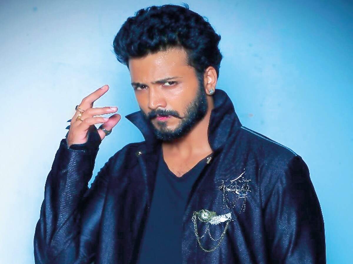 Vijay Suriya sheds lover-boy look, for massy makeover | Kannada Movie News - Times of India Vijay Suriya sheds lover-boy look, for massy makeover | Kannada Movie News - Times of India
