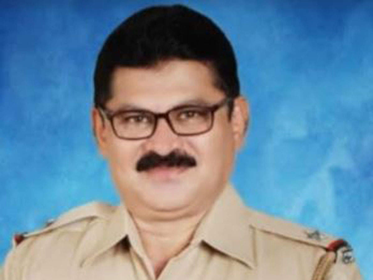 The deceased cop Siddharth Gaikwad was posted with special branch of Thane police .