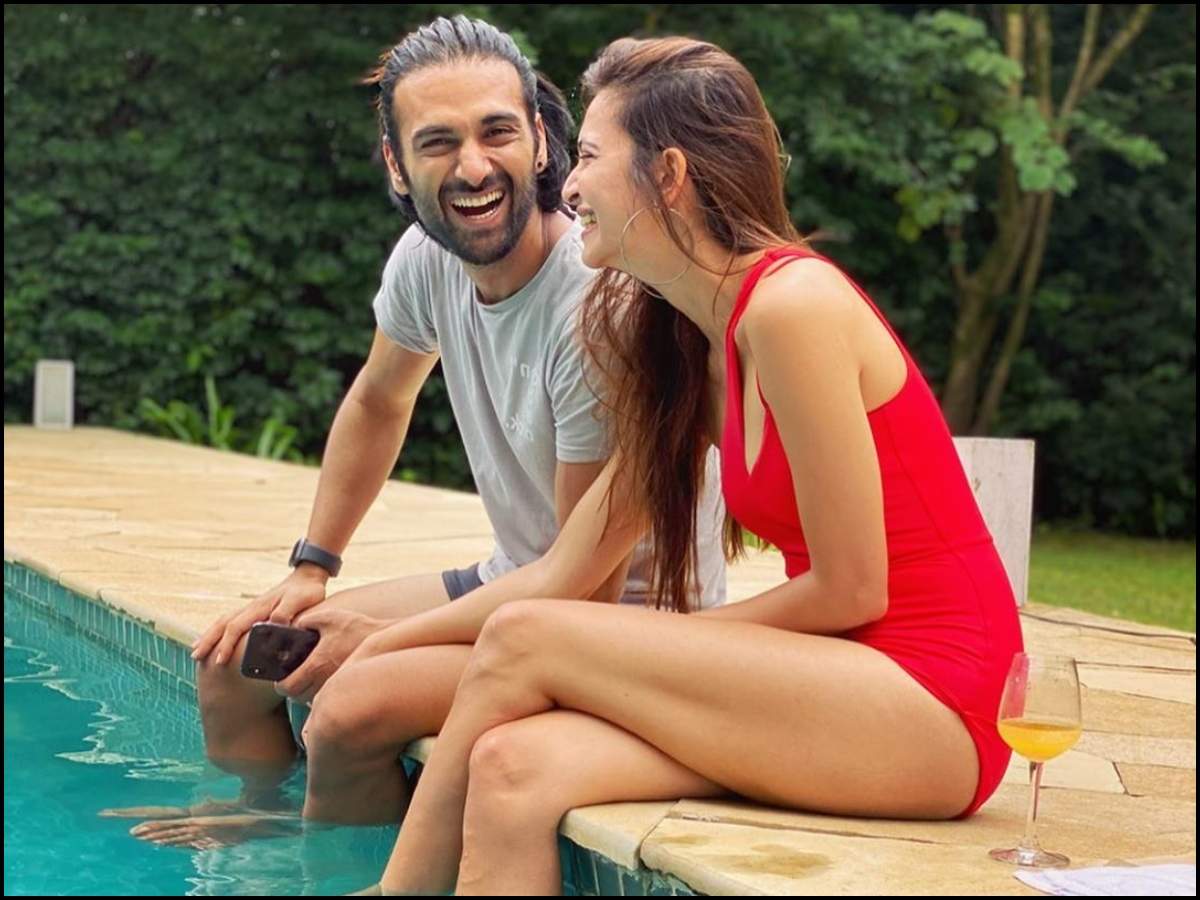 THIS picture of lovebirds Pulkit Samrat and Kriti Kharbanda chilling by the pool will drive away your mid-week blues