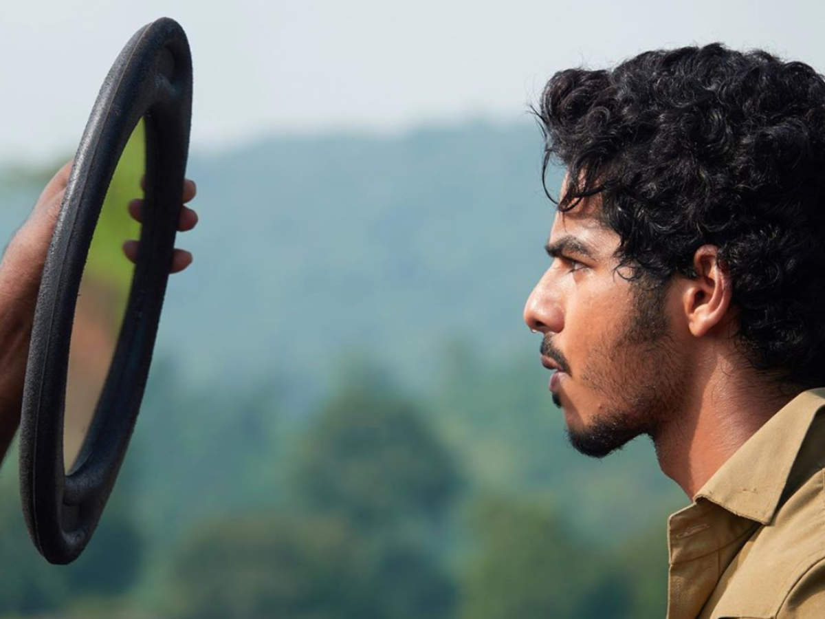 ‘Khaali Peeli’: Ishaan Khatter's photo from his 'taxi diaries' is all things cool and candid