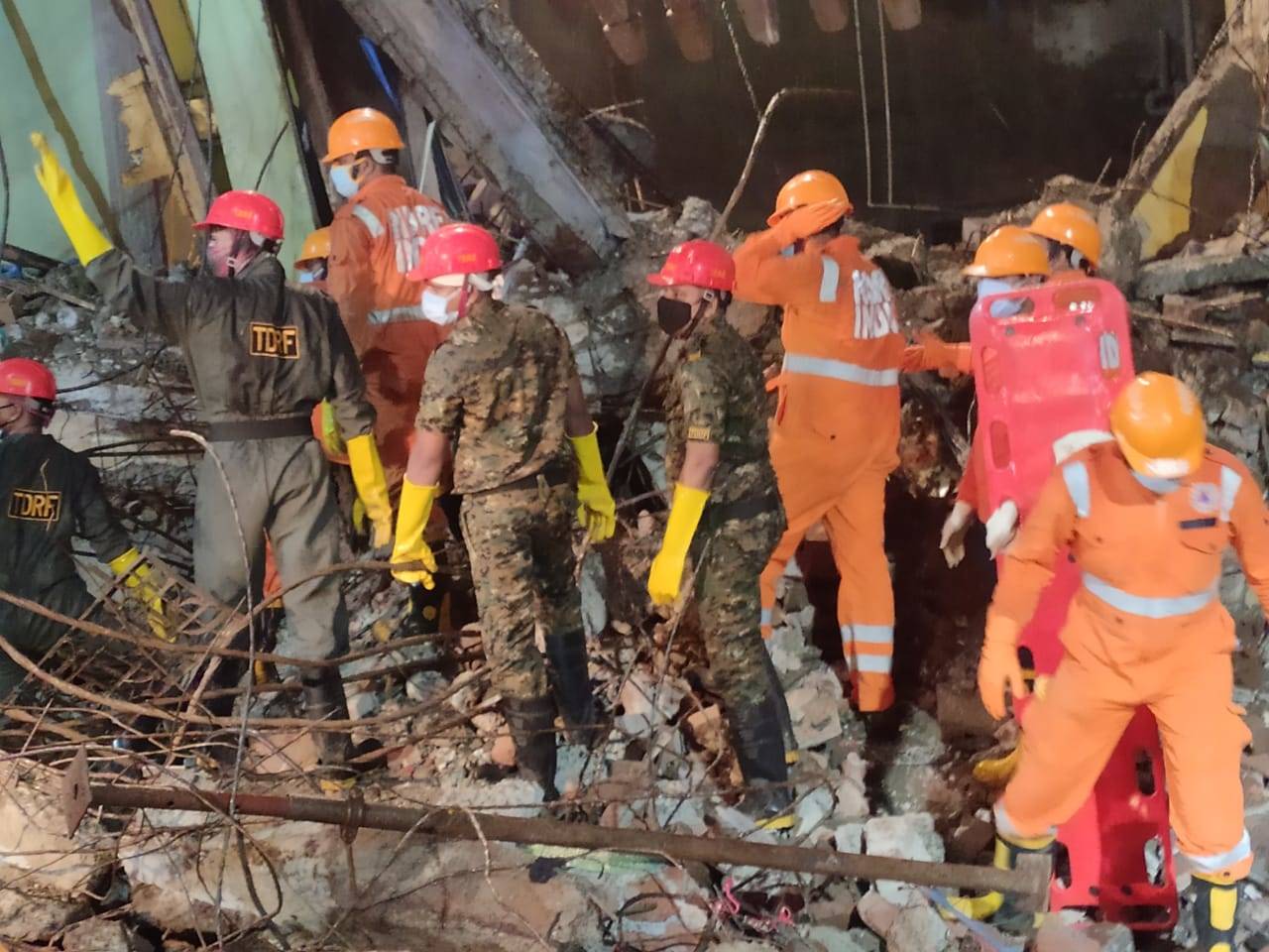 Live: 10 killed in building collapse in Thane