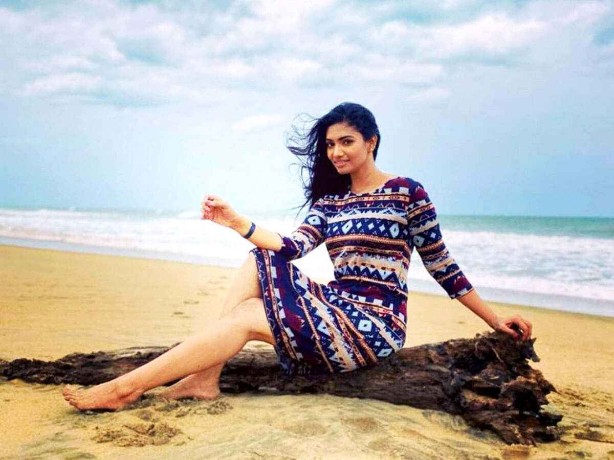 serial actress vamsam krithika