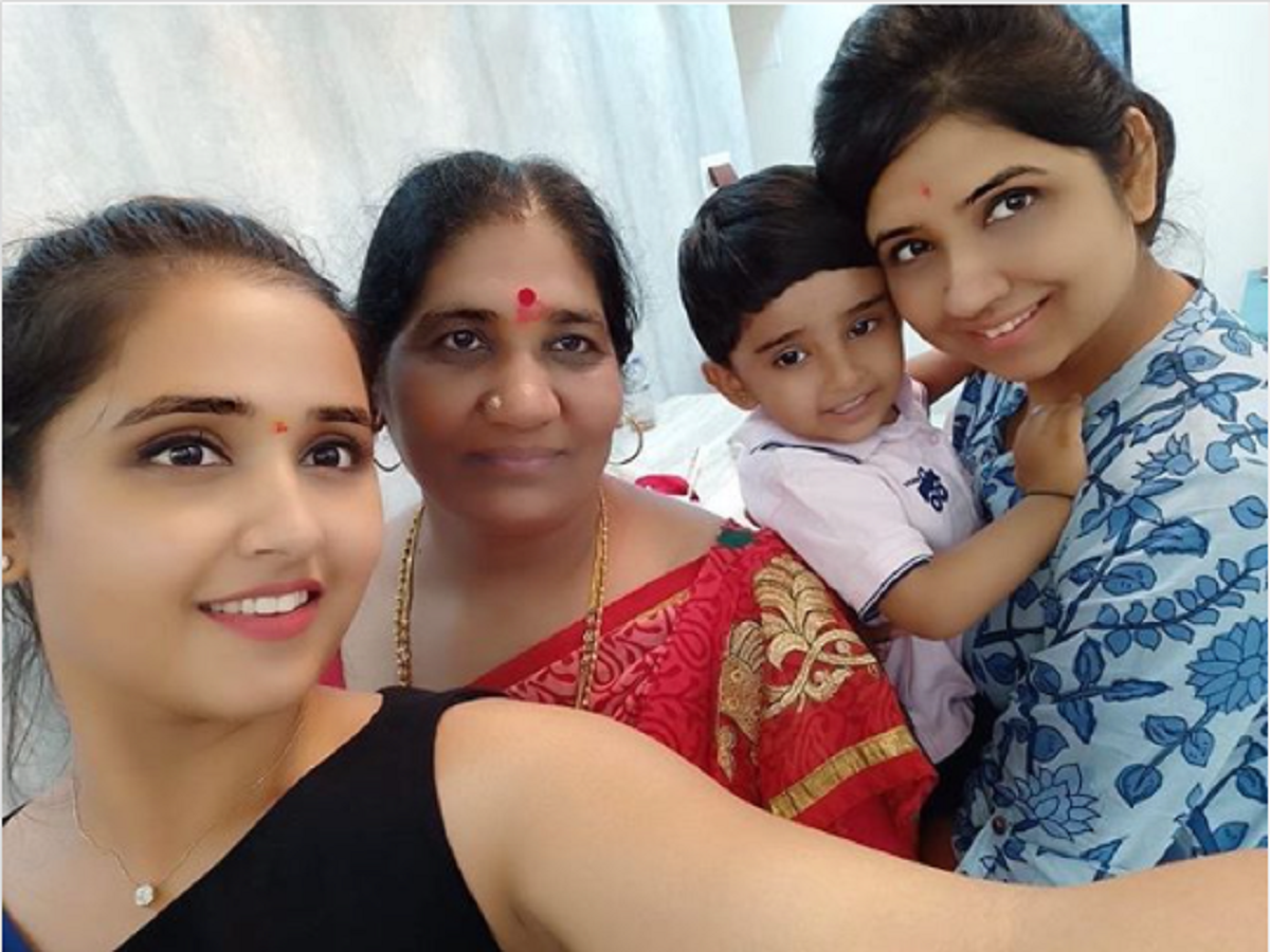 Happy Daughter's Day: Kajal Raghwani comes together with the 'daughters' of  her family for a stunning selfie | Bhojpuri Movie News - Times of India