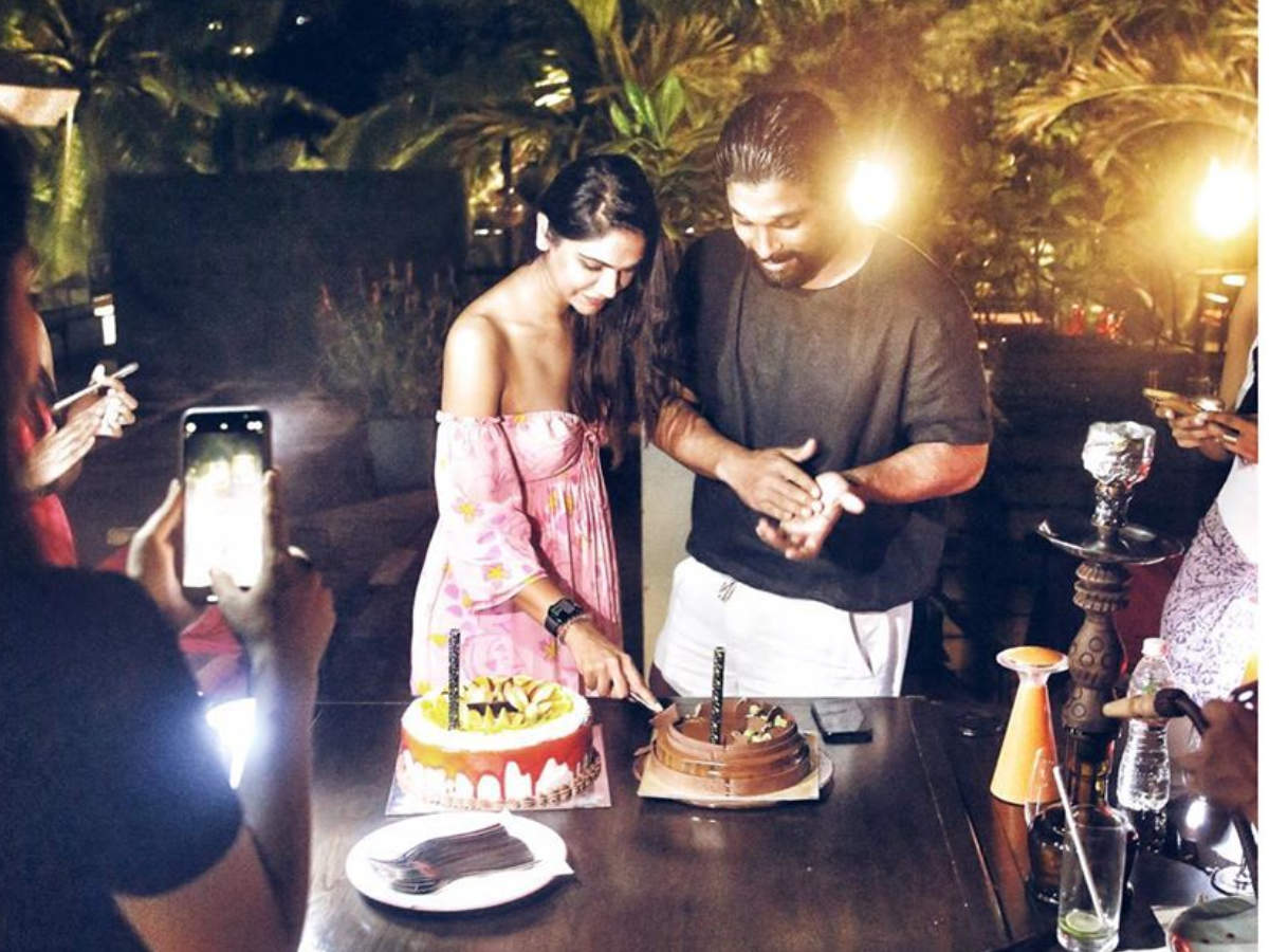 Allu Arjun Wishes Wife Sneha Reddy on Her Birthday with This Sweet Message | Telugu Movie News - Times of India