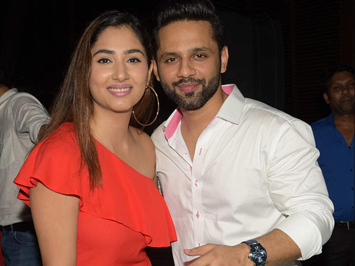 Exclusive Bigg Boss 14 Contestant Rahul Vaidya Denies Dating Pyaar Ka Dard Hai Actress Disha Parmar Says I Am Open To Finding Love On The Show Times Of India Rahul vaidya and disha parmar met through common friends and soon struck a close bond. bigg boss 14 contestant rahul vaidya