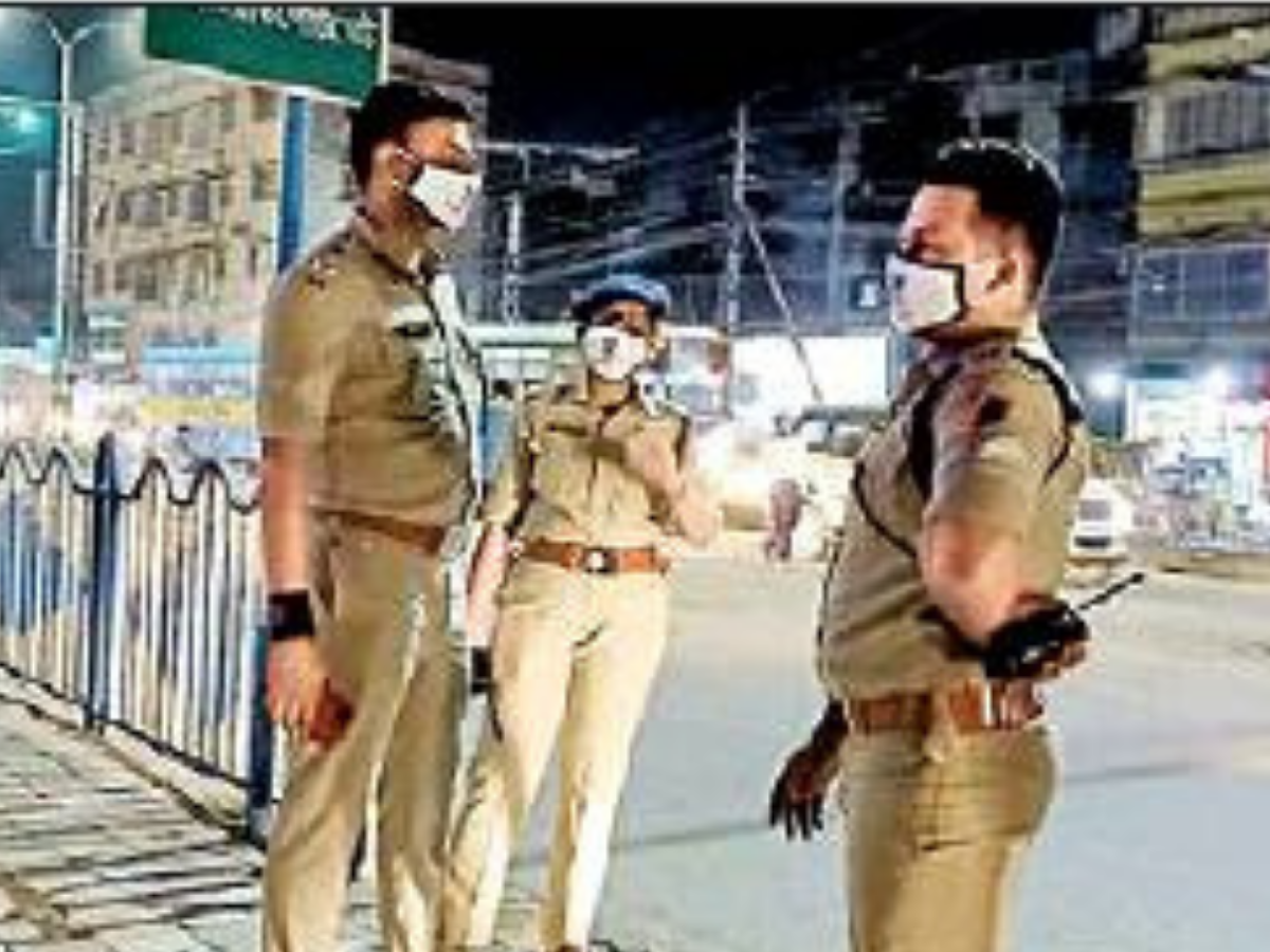On most days, traffic comes to a standstill near airport; Bidhannagar CP Mukesh (middle) and other senior cops inspect the site