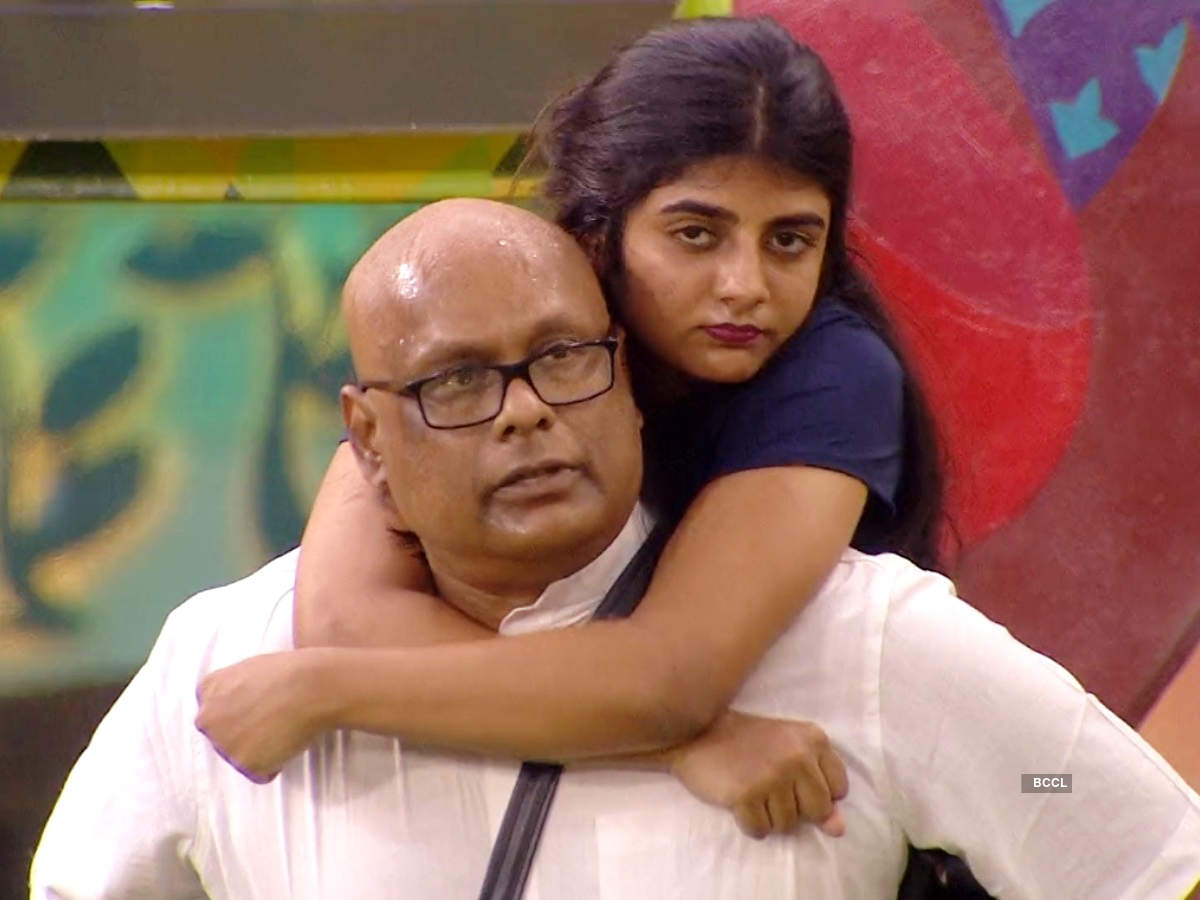 Bigg Boss Tamil 4 October 16 Day 12 Highlights Suresh Chakravarthy Carries Gabriella Charlton Despite Back Pain The Latter Turns Emotional Times Of India