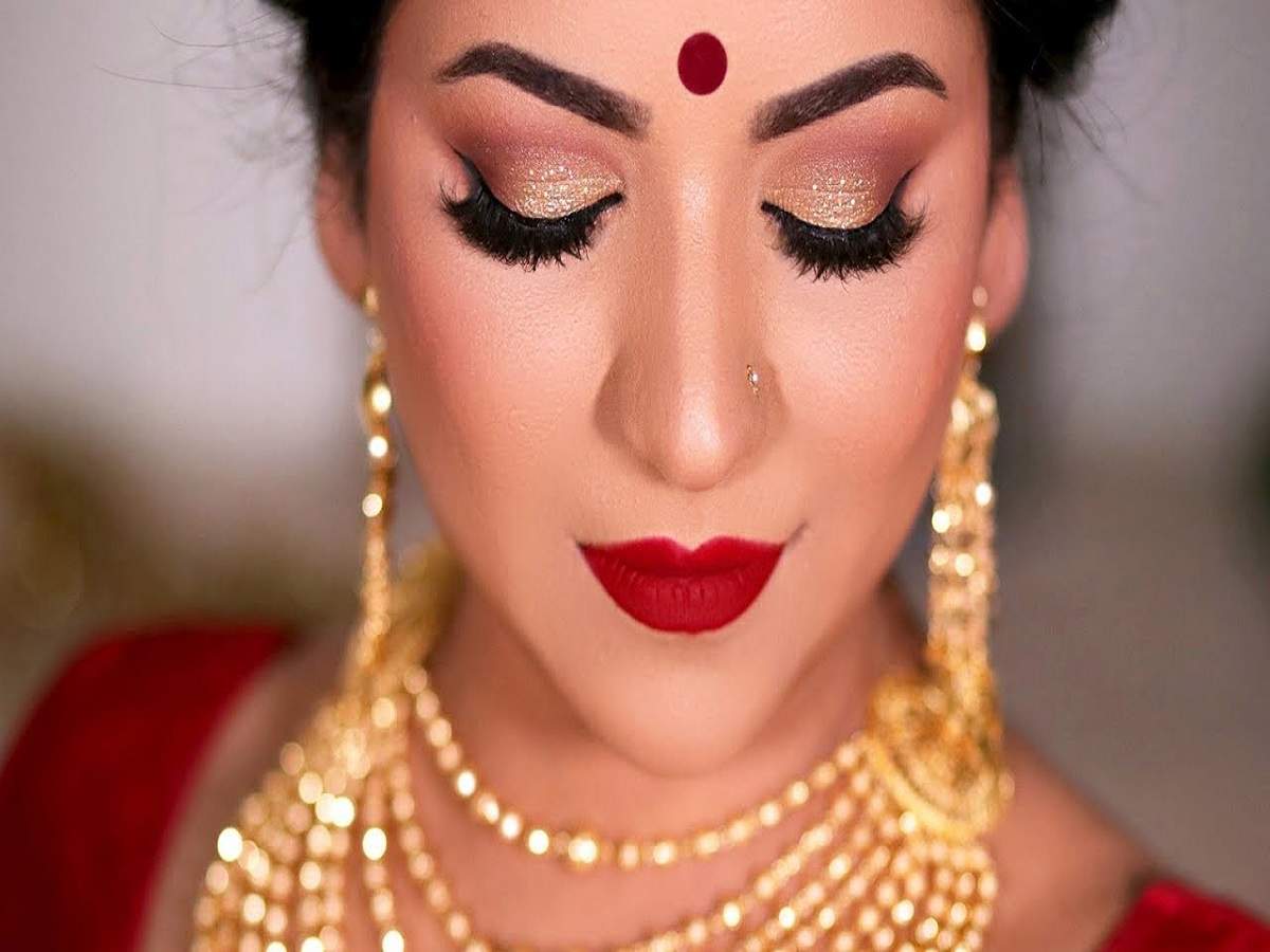 Durga Puja 2019 Bangali Hair Style Tips In Hindi On Navratri 2019  Durga  Puja 2019  दरग पज पर इन खबसरत बगल हयरसटइल स अपन खबसरत  म लगए चर चद  Hari Bhoomi