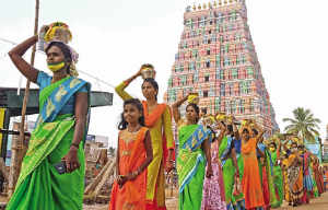 Women from surrounding villages paid homage to Maruthu brothers at their memorial in Kalaiyarkovil in Sivaganga district
