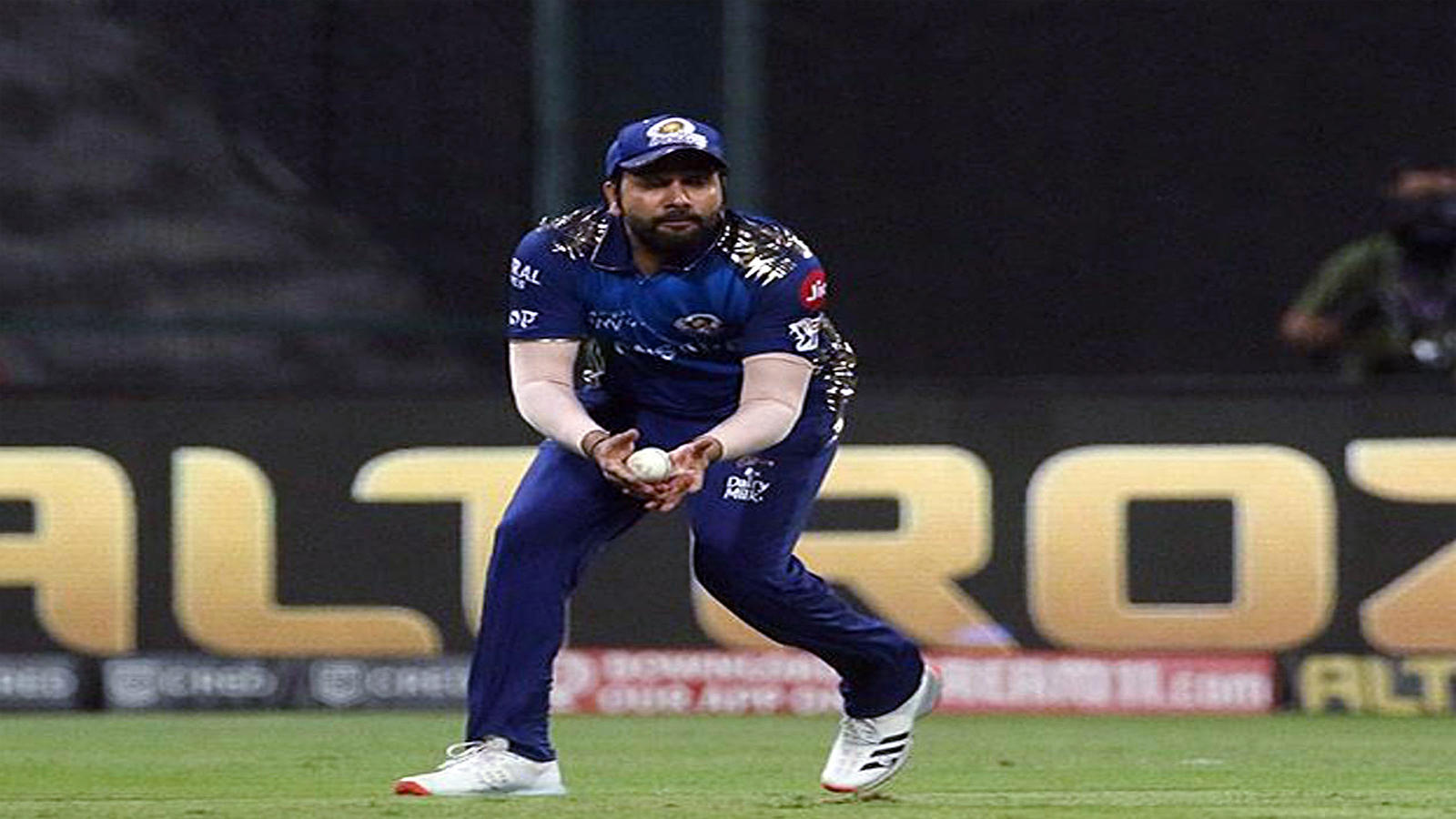 vnmuufzccztkem https timesofindia indiatimes com sports cricket ipl top stories mumbai indians skipper rohit sharma training non stop nearing match fitness articleshow 78912144 cms