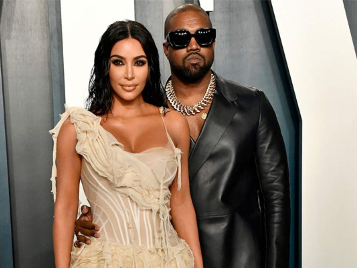 Kanye West Kanye West Gifts Wife Kim Kardashian Hologram Of Her Late Father Times Of India
