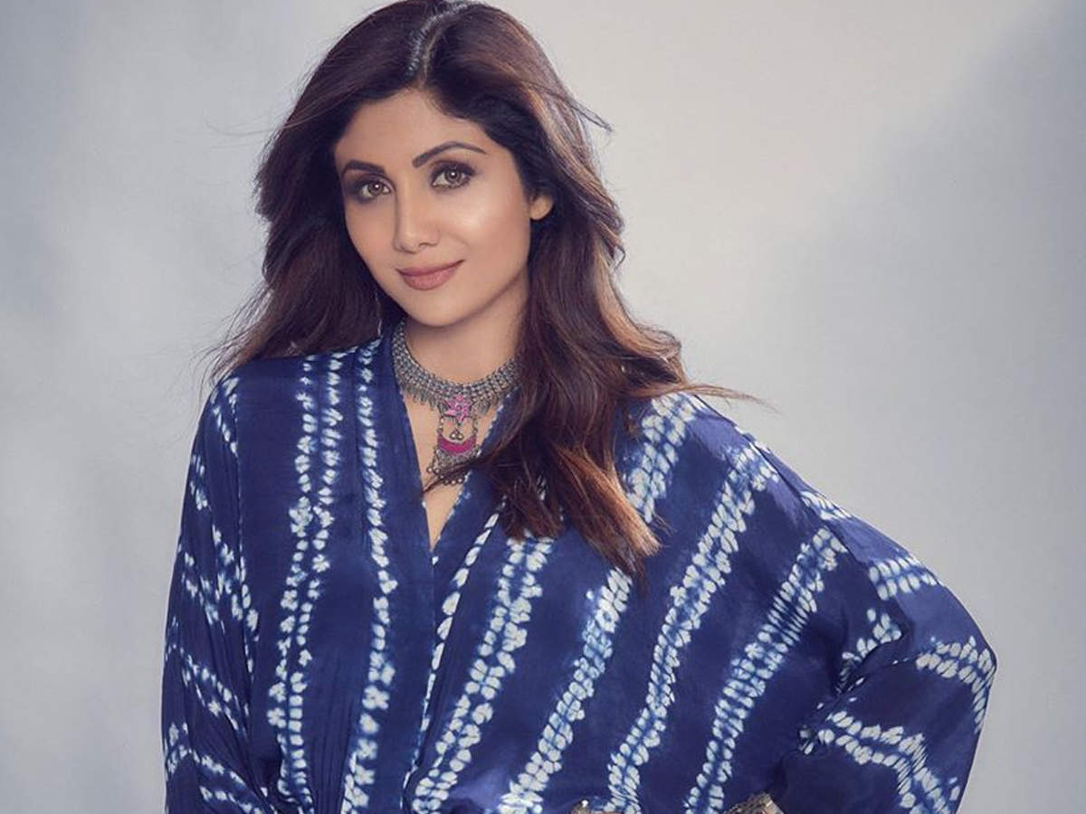 Exclusive Shilpa Shetty Picks Up An Outfit Of A 14 Year Old And Says Mujhe Fit Ho Jayega Hindi Movie News Times Of India