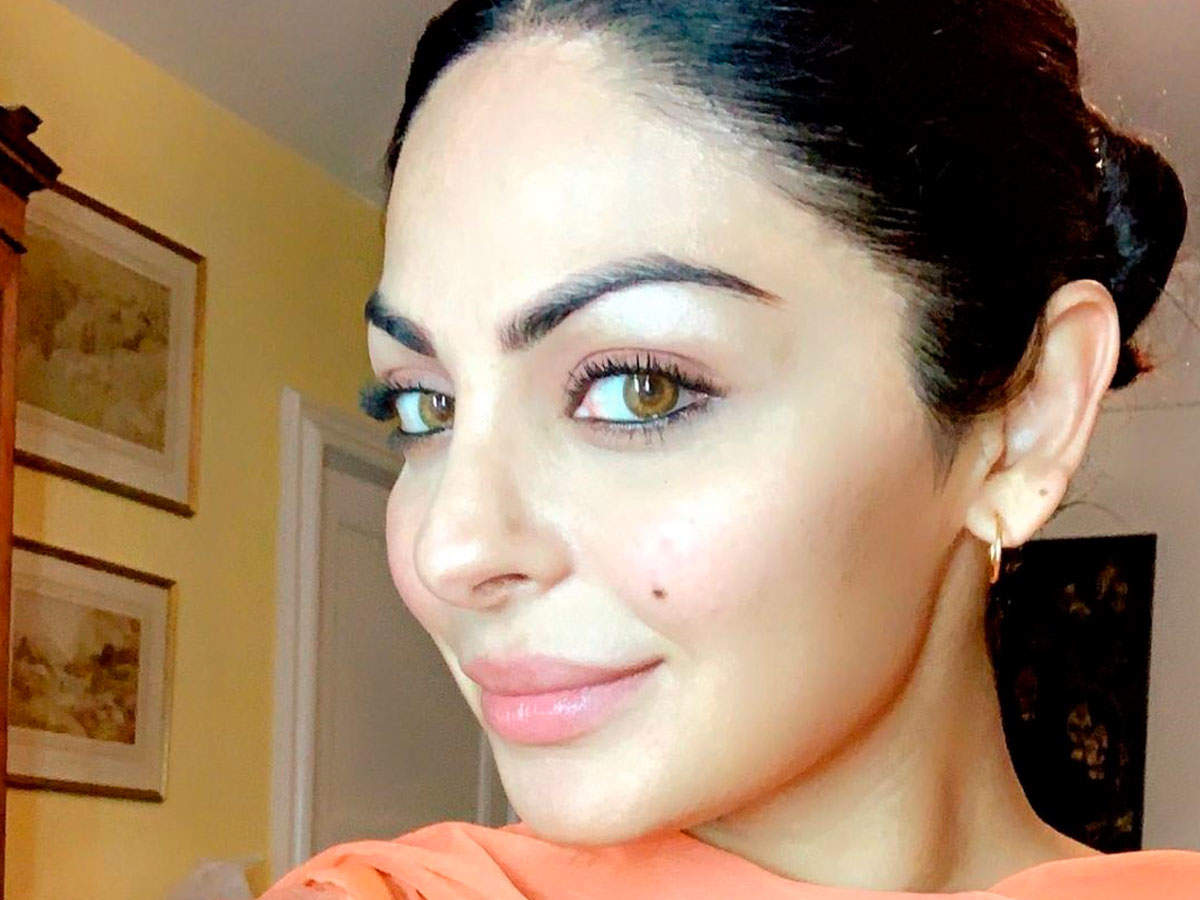 1200px x 900px - Neeru Bajwa shares her look from 'Paani Ch Madhaani' | Punjabi Movie News -  Times of India